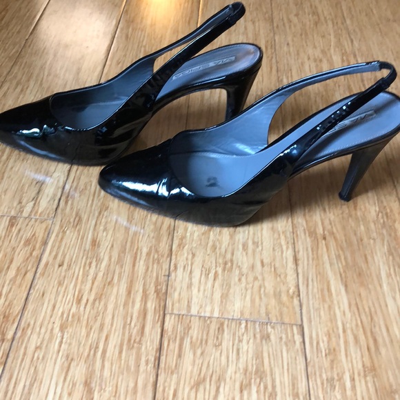 Via Spiga Black Patent Leather Sling Back Heels - Picture 2 of 8